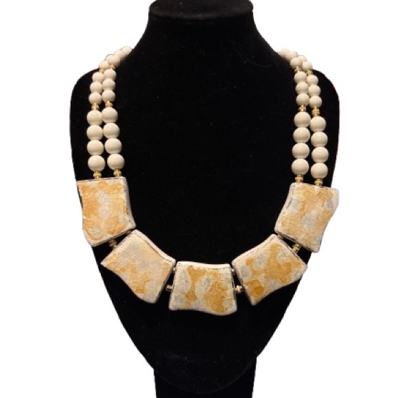 Vintage White and Gold Porcelain Beaded Necklace - Picture 3 of 10